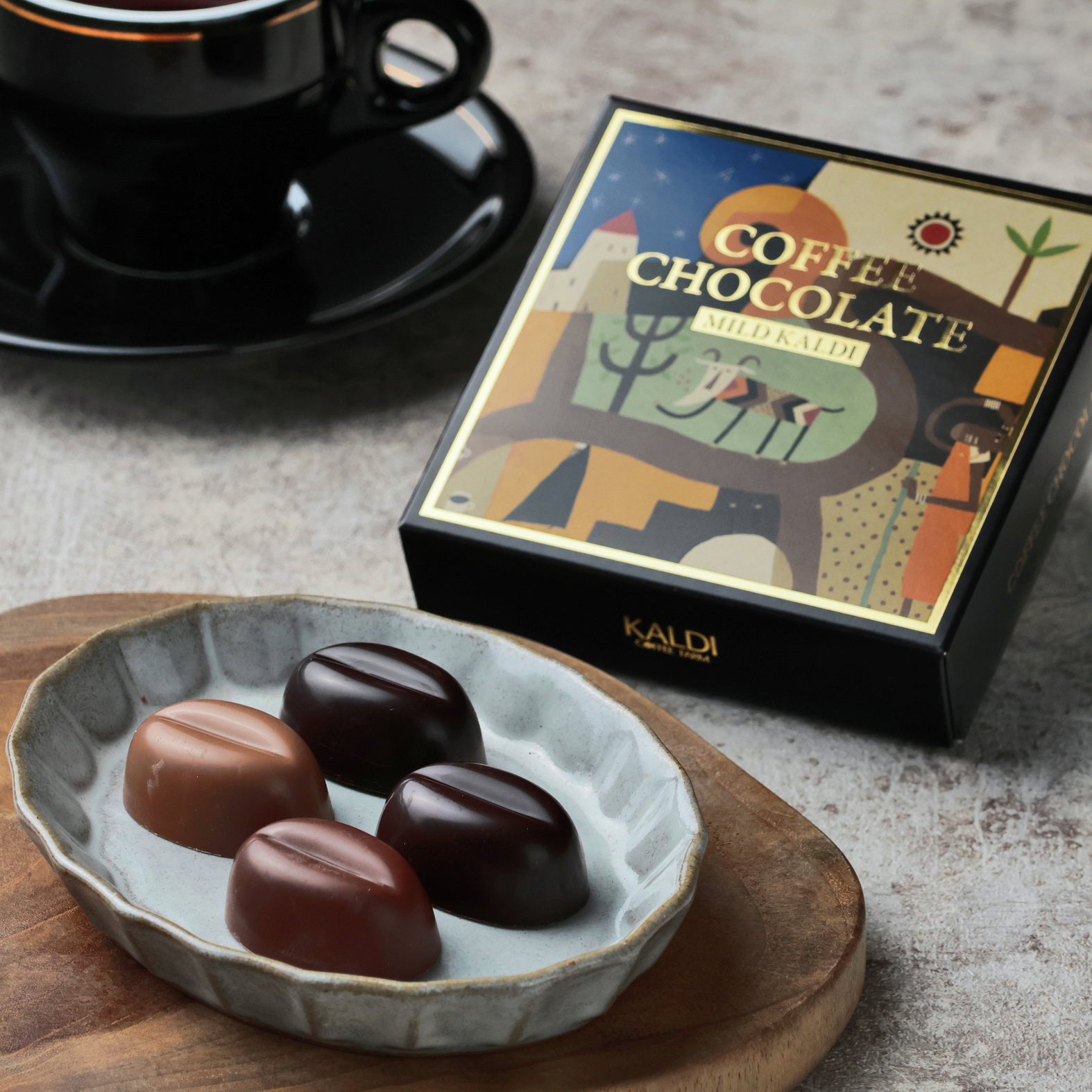 カバンストリートにあるカフェ「todo bien coffee」の「OJAS pure raw chocolate」とのコラボ「コーヒーガナッシュ」をいただきました。モグログ