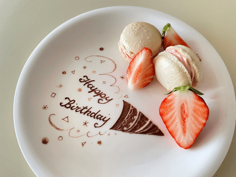 チョコペン１本で特別感！お皿が華やぐデコレーション