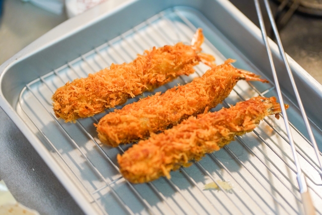 冷凍保存したエビフライが便利！ 上手な揚げ方は？ まっすぐなエビフライにする方法もHugKum はぐくむ