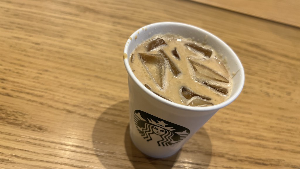 スターバックスから新たな定番ラテ「スターバックス ブロンド ラテ with オーツ ミルク」が登場 - グルメ Watch