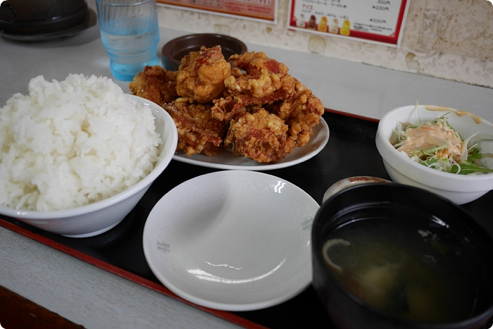 唐揚げだけで1kg超！巨大すぎる「鶏の唐揚げ定食」が旨い中華料理店 - メシコレ