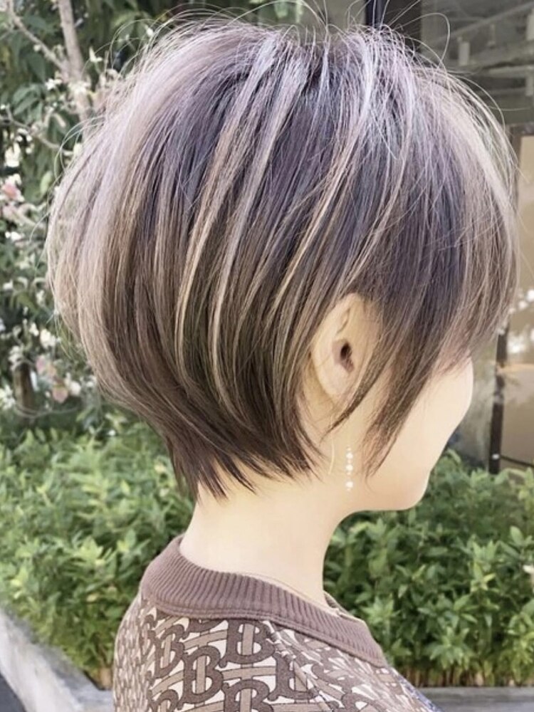 ケアブリーチでハイライトを入れてからのミルクティーグレージュ