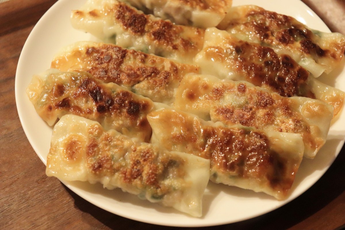 なすドッグ料理家庭料理料理記録料理研究家リュウジリュウジレシピリュウジのバズレシピナス大葉豚バラなすドッグなすに豚バラ肉を挟んで作る、なすドッグ🍆 見た目からして絶対美味いやつ！ シンプルな具材で、レンジ調理で簡単👏🏻 クッキング