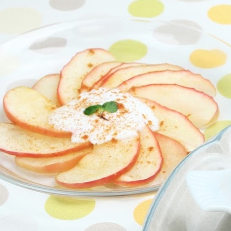 焼きりんごにアイスクリームをトッピング♡オーブンだけじゃない♪電子レンジやグリルパンでも作れちゃう！？ - SnapDish Food Camera