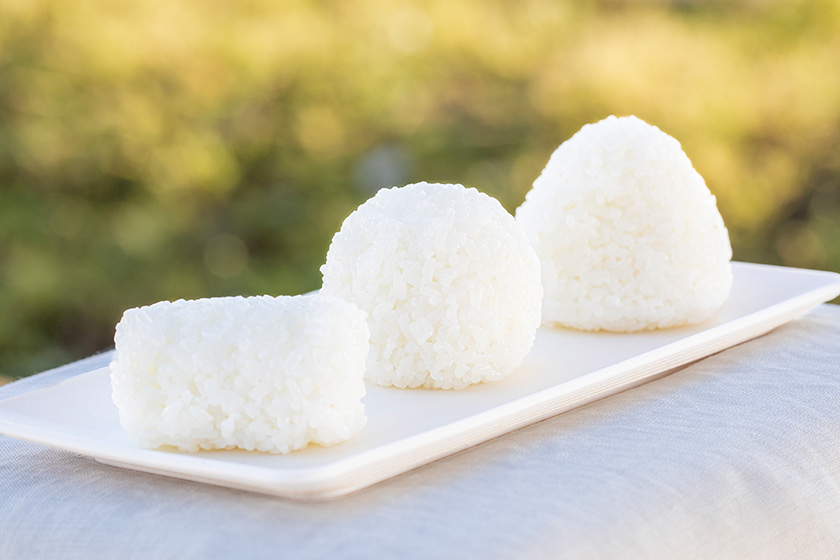 炊く前に“あの食材”を入れるだけ！今すぐ食べたいやみつきおにぎりレシピ3選・作り方Tasty