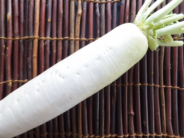 余った「大根」を切って調味料と一緒にレンチンするだけ。夕食時に