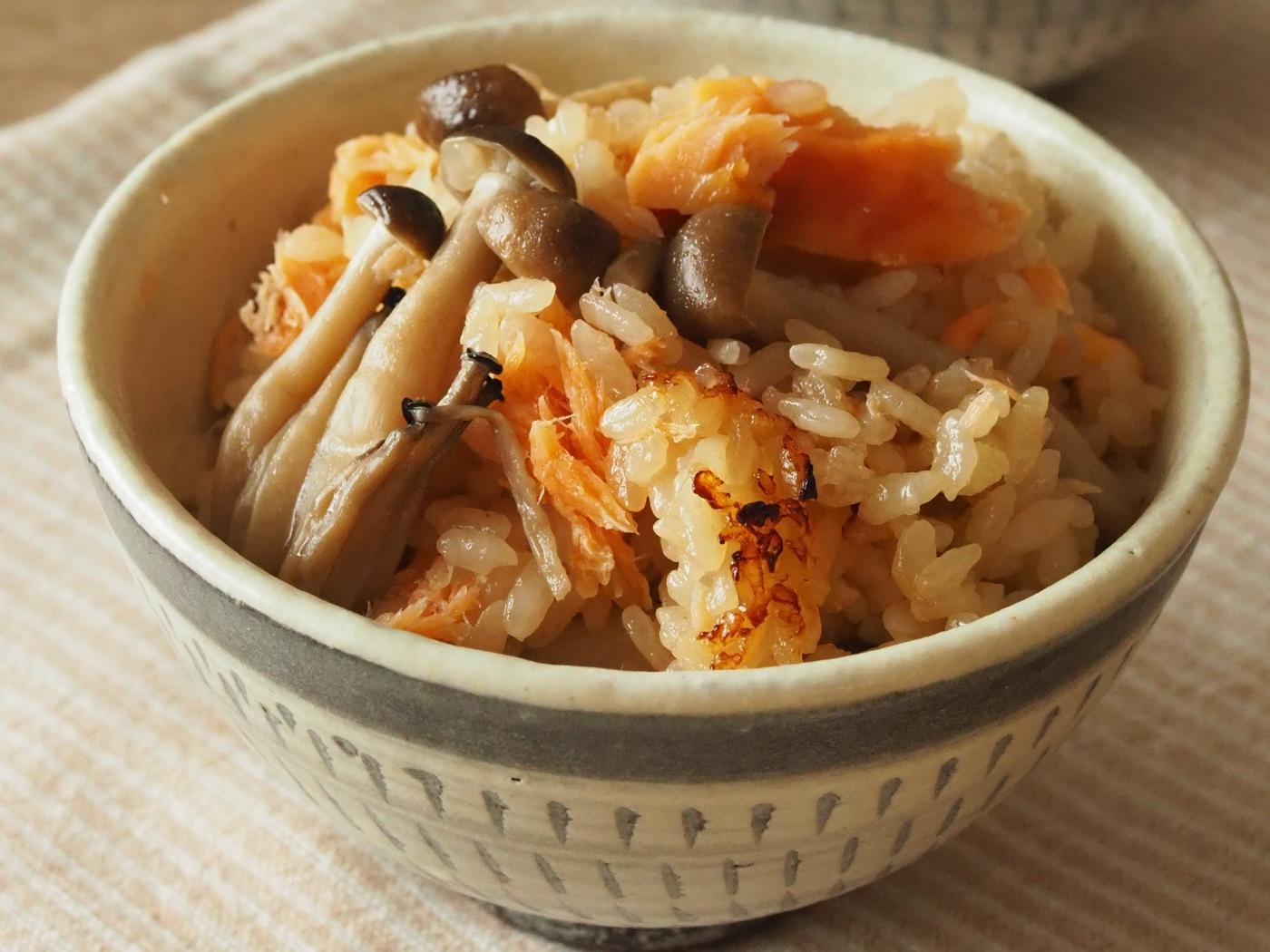 簡単！！カフェごはん 鮭としめじのバター醤油炊きこみご飯＊おにぎり