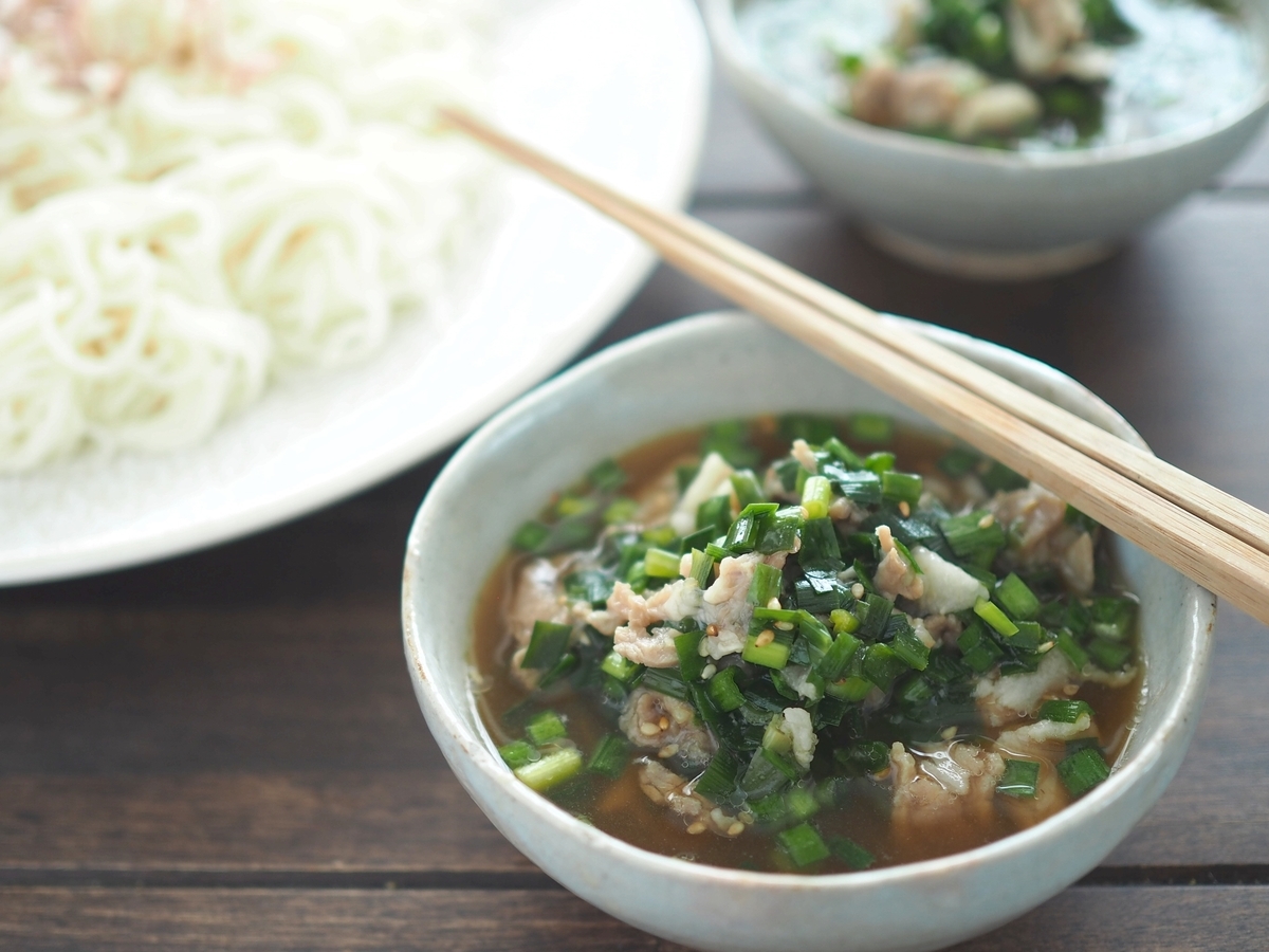 ガツンときて食べ応えあり 無限ニラ豚そうめん – リュウジのバズレシピIt's a piece of cake