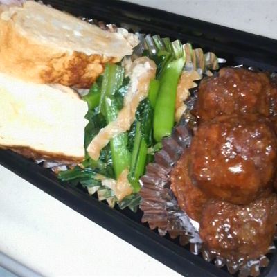 定番の副菜をだし汁で作る『小松菜と油揚げの煮浸し』