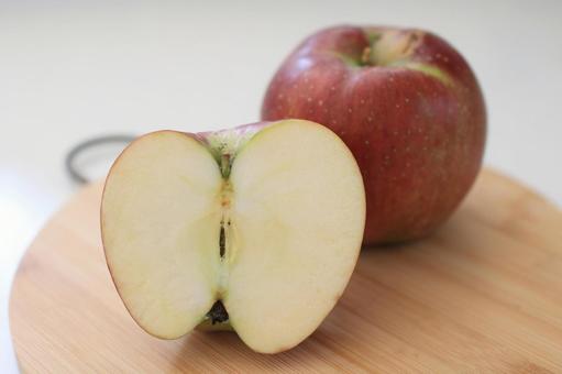 林檎の断面図 シナノゴールド - わたなべまこのこと