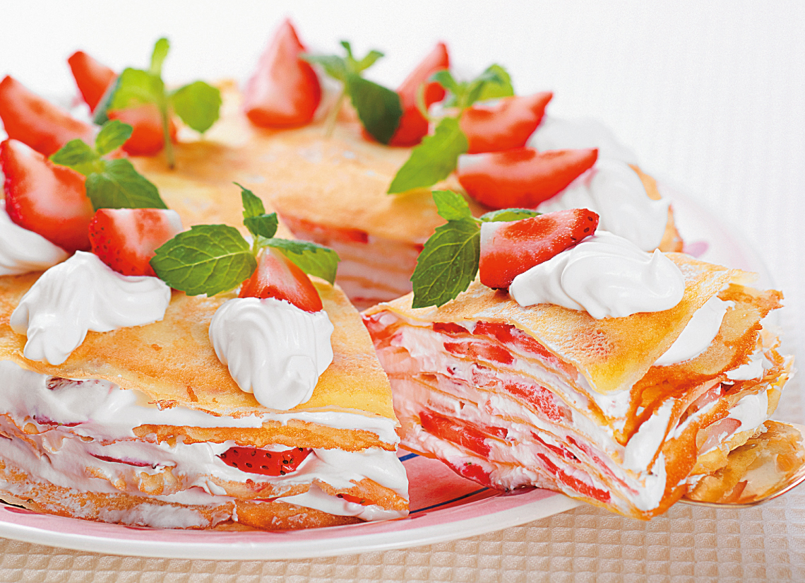 極上のスイーツ東京都表参道にある「Afternoon Tea LOVE＆TABLE」の「苺のミルクレープ」✨