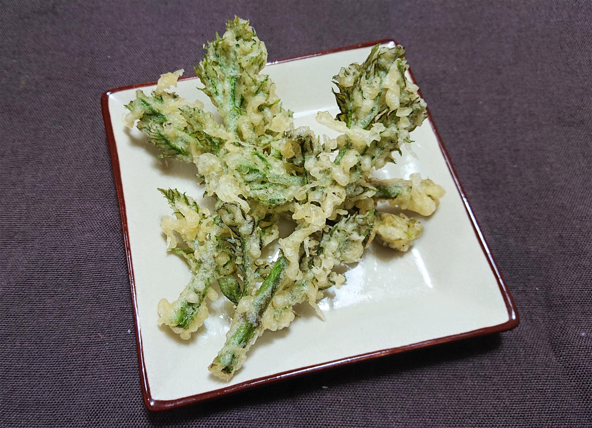 二種のタラの芽トミエモンつれつれ歳時記