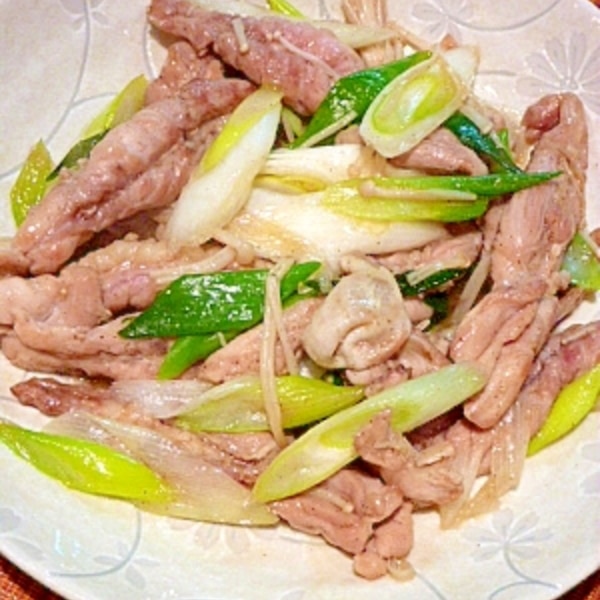 せせりの黒胡椒炒め ゆずのネギ塩ダレ “ちょっと一皿レシピ” せせりに黒胡椒を バチバチにかけて炒めて、 爽やかな柚子の風味が香る ネギ塩ダレをかけて食べるやみつきの一皿😋 すごいシンプルだけども、 間違いなく美味しいやつです🥺 基本、洋食が多いけども