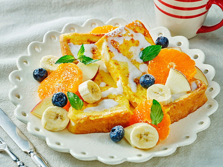 爽やかな朝食！フレンチトーストとフルーツで一日のスタート
