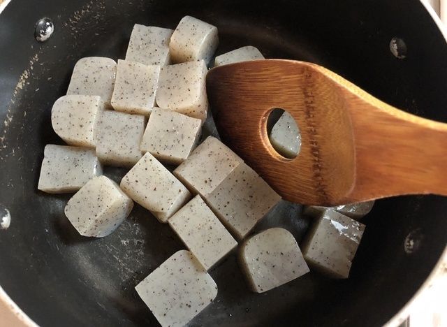 ちぎったこんにゃくは唐揚げに