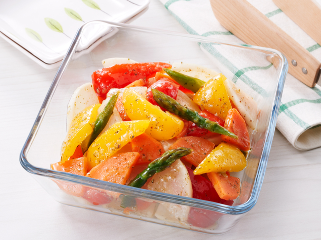 定番常備野菜で簡単！ハンバーグや、お肉料理の付け合わせに♪ぱぱっと手軽にできる、付け合わせ2品！ゆうき酒場