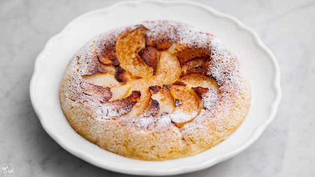 フライパンで作る洋梨 ラ・フランス のケーキのレシピ - 生かし屋さん