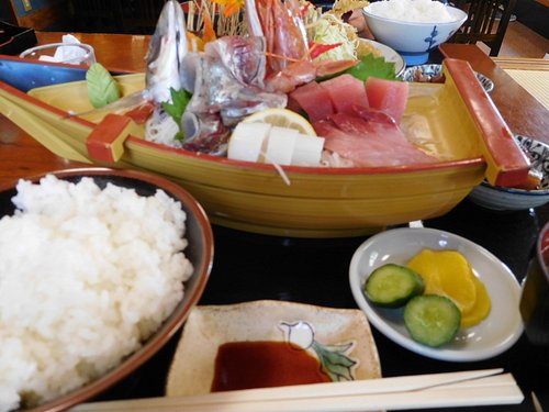 鴨川市：まるよ西条店 - デカ盛り巨大タワー天丼は胃もたれ必須