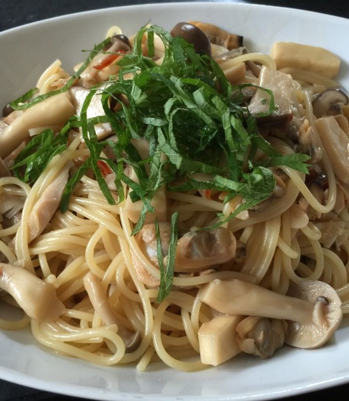 キャベツのボンゴレビアンコ本日は「キャベツのボンゴレビアンコ」をご紹介いたします！ 湯切り不要！レンジで完結するパスタレシピ🍝 冷凍あさりを使えば ボンゴレビアンコもお手軽❗️ サッと作れて洗い物も少ないので、忙しい日でも簡単に作っていただけますよ