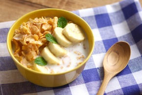 バナナにヨーグルトとコーンフレーク☆ by taako1552クックパッド簡単おいしいみんなのレシピが392万品