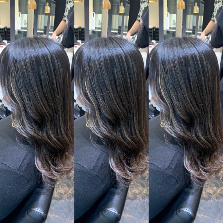 派手すぎない大人なグレージュ系ハイライト😘 他店でのフルブリーチから数ヶ月経ちプリンになっていた状態にハイライト入れてます🤩ハイライト入れればプリンも目立たず持ちが良い！🤗✨派手すぎないハイライトプリン卒業ブリーチハイライトグレージュCOCO