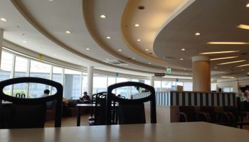 児島のハピータウンでコーヒーを飲んだら三好野レストランの１００円引き券をくれた。お隣でしか使えないので、児島店限定の鶏塩野菜ラーメン。Facebook