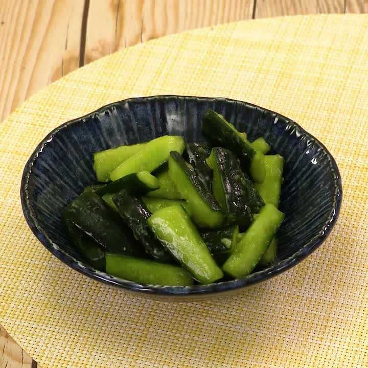 お弁当の隙間埋めに♡キュウリの塩炒め