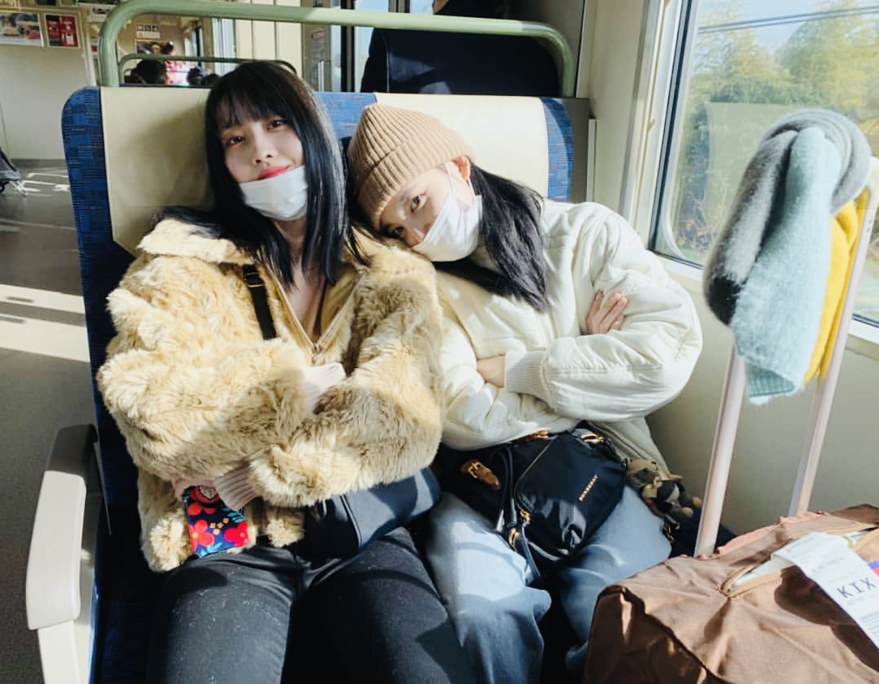 楽天市場月間優良ショップ直筆サイン入りポストカードのみメンバー選択 TWICE ALBUM With YOU-th アメリカ盤 サナツウィ ナヨン モモ ミナ ダヒョン ジョンヨン ジヒョ トゥワイス : hummingbird 楽天市場店