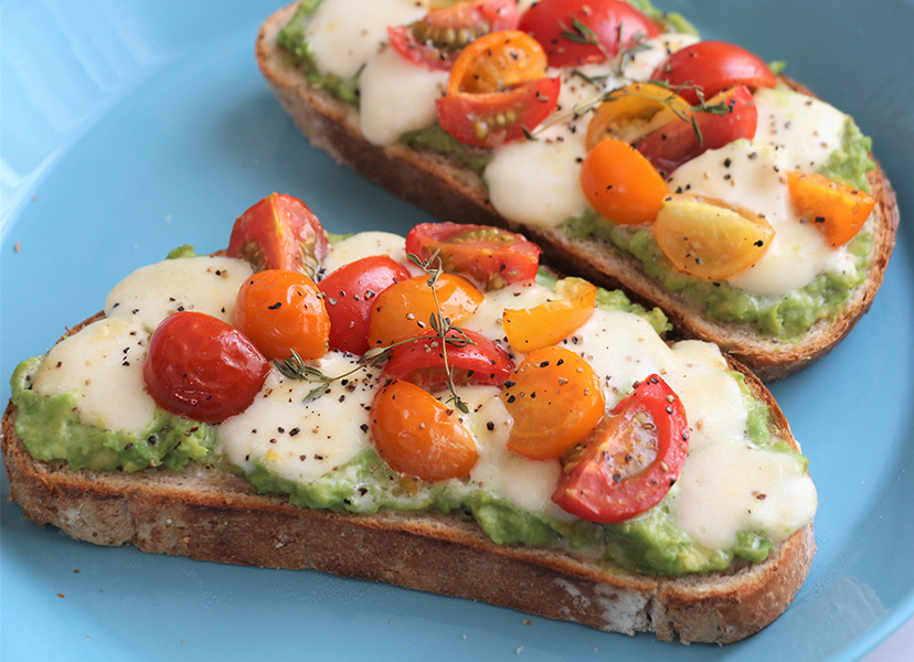 間違いないおいしさ！定番アボカドサーモンサンドの作り方 パン好きなsumire.のバゲットサンドのレシピ vol.19 〜レシピで旅するヨーロッパ〜フード&ドリンクカルチャー ＆ ライフFUDGE.jp