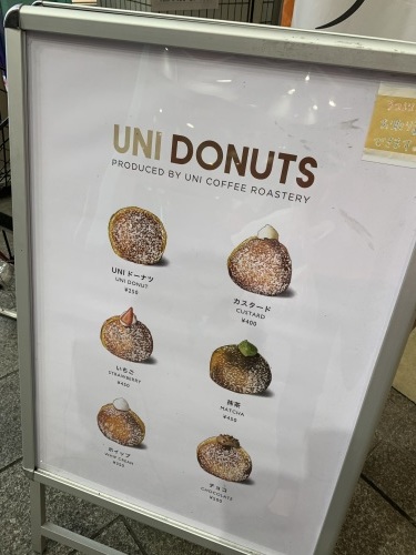 賞味期限30秒？！ アイスクリームドーナツ🍩🍨♡ ・ ・ 当店自慢のふわふわもちもちの ドーナツパンと 厳選！濃厚すぎるアイスクリームのコラボレーションドーナツ🍩 ※手持ちのテイクアウト、イートインのみの販売となります。 夏限定特別メニュー☀️hellodonuts