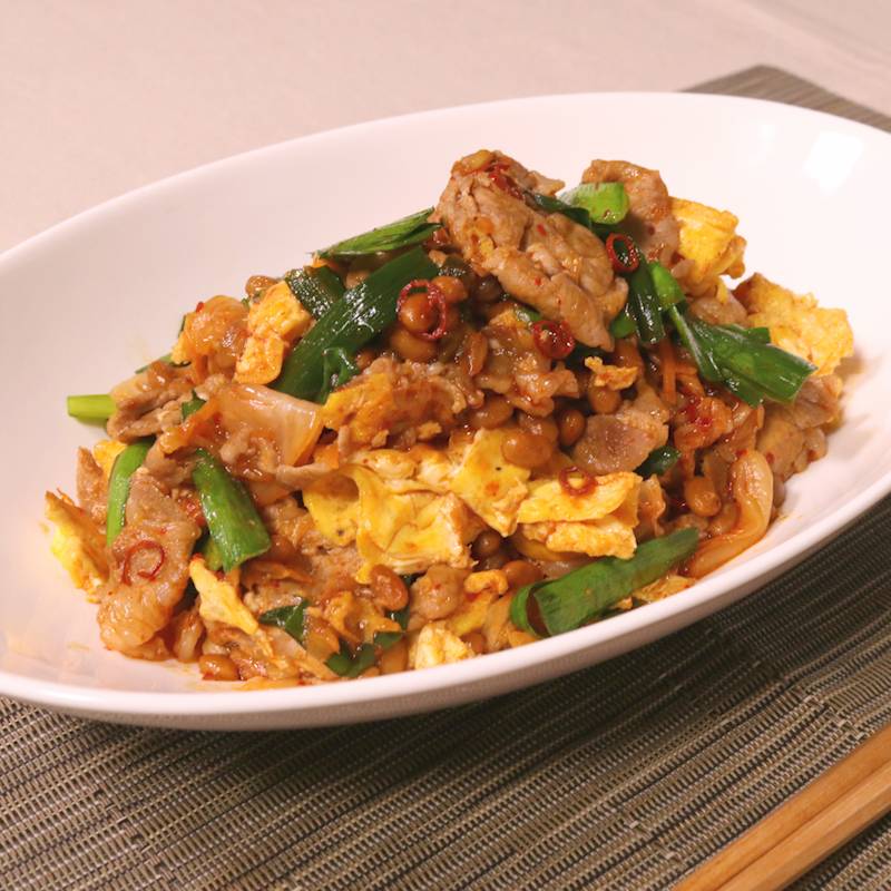 卵黄を絡めて♪ さっぱり豚キムチ