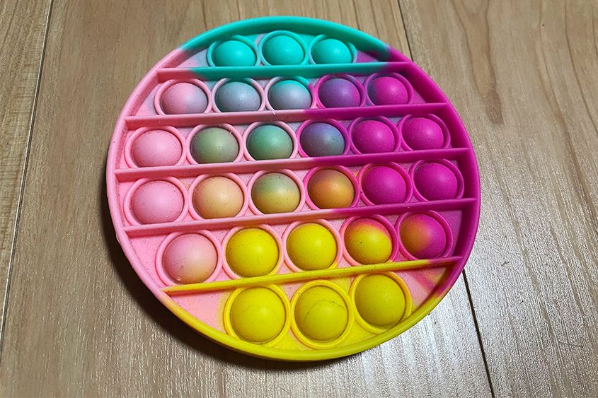 百均 ダイソーでプッシュポップが買える!?正規品・類似品との違いは？イカポップ・ポップチューブ・キーホルダーも！日常的マネー偏差値向上ブログ