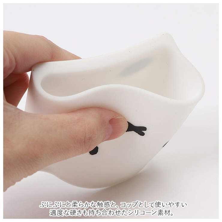 歯ブラシとコップを持った歯のキャラクターの白黒イラストかわいい無料の白黒イラスト モノぽっと