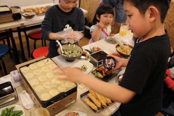 串カツ田中にはお子様向けサービスがたくさん！全席禁煙・分煙でお子様とご家族に優しい串カツ田中！ 串カツ田中 公式