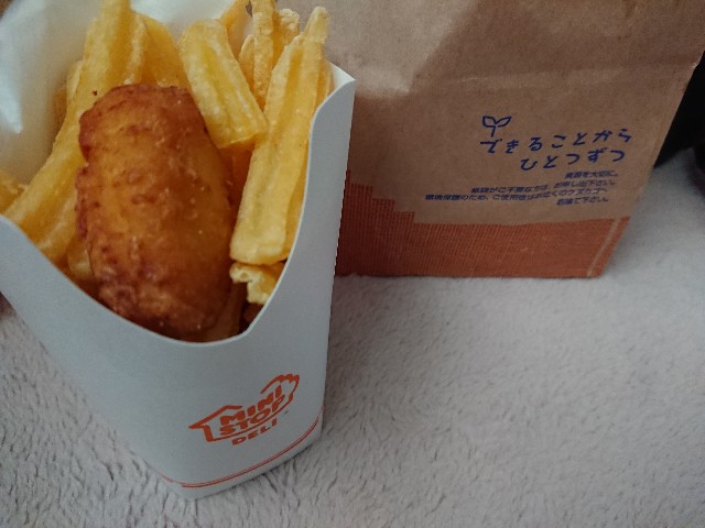 商品紹介チーズを食べるポテトチップス ラクレット 60g 全国のローソンで好評発売中です♪ 北海道 産のじゃがいもと花畑牧場のラクレットの味を是非お試しください☆