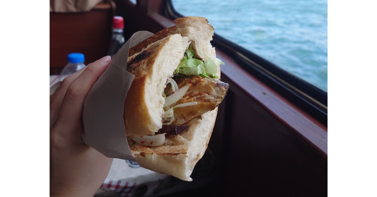 イスタンブール名物のサバサンド有名店が超まずいので、本物の美味しい店を広めたい。Ça voir! －さぼわーる－