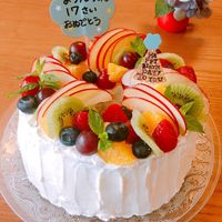 誕生日ケーキ無料テンプレートデザイン。イラストや画像付きも豊富 - Canva キャンバ