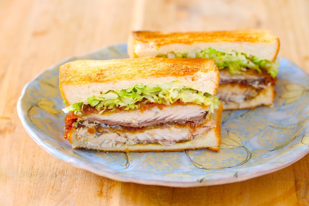 泥棒さばカツ！ごはんもパンもお酒もどんどんススム