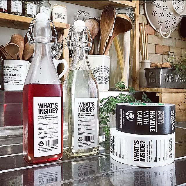 片手であけられる詰め替えボトル・ kufura編集部がコレは素敵！と思った＜暮らしのくふう＞ @ma.yuy___amさんのアイディアをご紹介します！ ・ ・・ ・今まで目分量で調味料を入れていたけど、最近は計量スプーンでちゃんと計るようになり