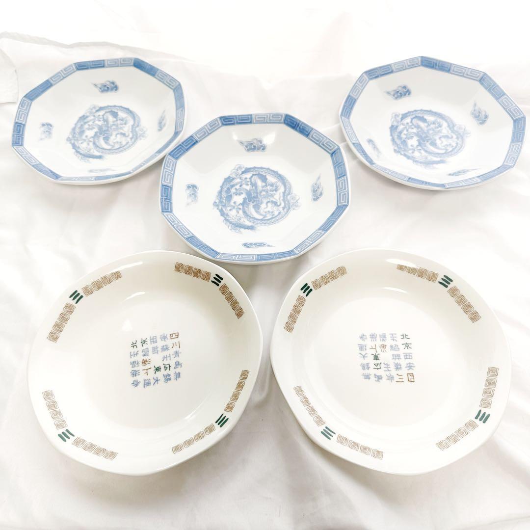 マゲランガンは、麺類を使ったチャーハンメニューの名称。伝統的なインドネシア語 ジャワ語 中国語を組み合わせた典型的なインドネシアのジャワ料理です。写真素材1660690999Shutterstock