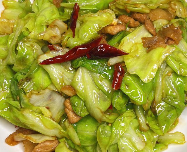 做手撕包菜，先焯水还是直接炒？大厨：做对了，和饭店的一样好吃