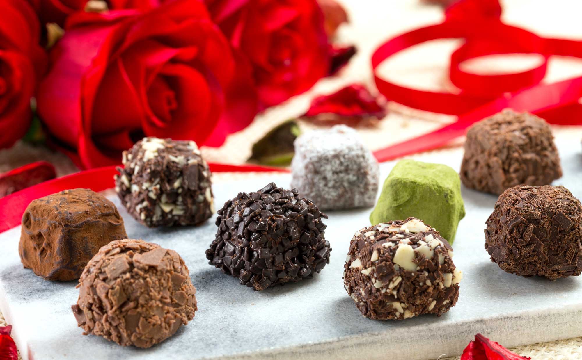 バレンタインに 材料4つ！とろけるクリーム入り生チョコトリュフ