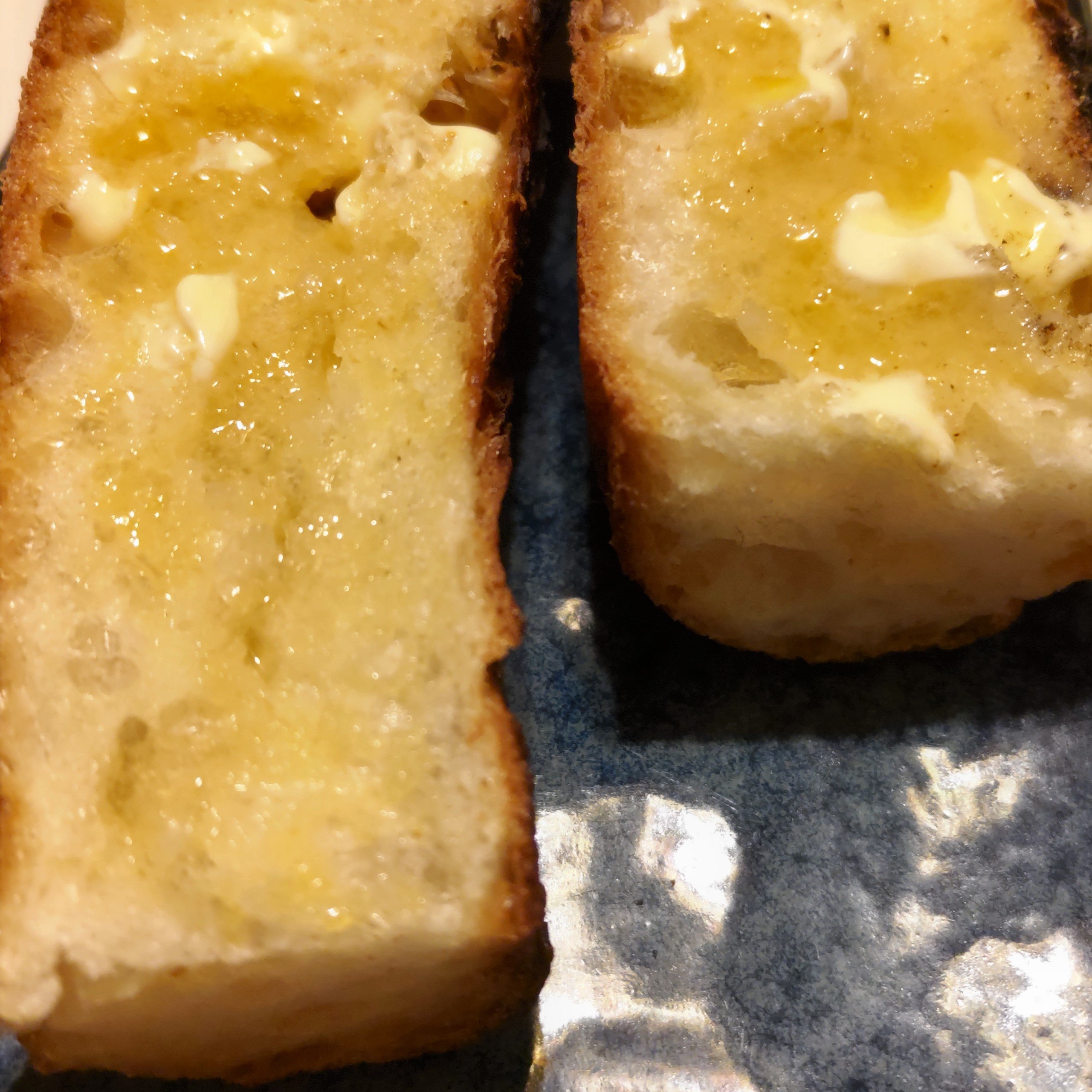 にんにく香るバターバゲット