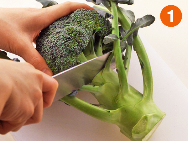 茎をおいしく食べる ブロッコリーの皮が簡単にスルッとむける裏技やさいのトリセツ