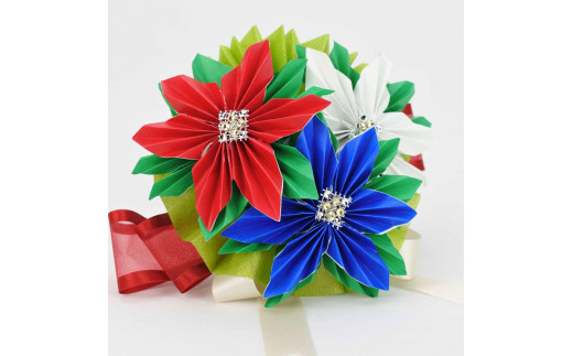 立体的なペーパークイリングで作るポインセチアの花