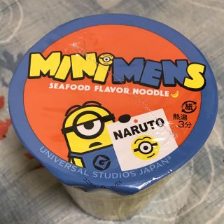 ラー博スゴメンラボで作成できるカップラーメンの蓋デザインは2パターンあります✨①ラー博が用意した昭和の街並みやレトロパッケージ、スゴメンブラザーズ等の中からチョイス②数種類の中からお好きなフレームを選んで、その中にご自身の持つお好きな写真を合わせて