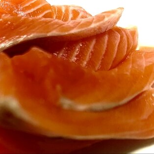 サーモンのごま油漬け