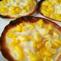 餃子の皮で作る簡単ベーコンマヨコーンピザ