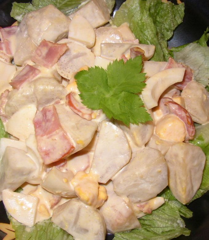 里芋のポテトサラダ★厚切りベーコンと粗挽き胡椒で