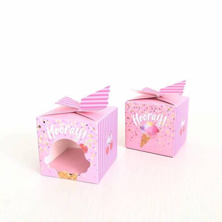 no.71 チョコチップ入りのミニマフィンを焼きました。カップは100円ショップのダイソーで購入*焼き型を器代わりに2個マフィンを入れ、OPP袋と紐で簡単ラッピング。 また、ひとつずつラッピングすると、たくさんの人にプレゼントできるのでおすすめです。いろいろな